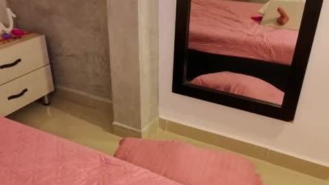 Nicolle  online show from April 2026 08:03:01 PM