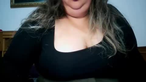 Nicholle online show from December 2025 12:07:02 AM