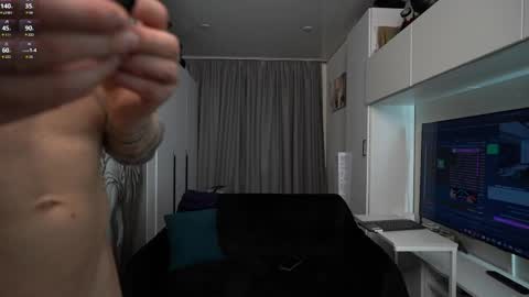 nick_howlenxx online show from April 2026 11:33:01 AM