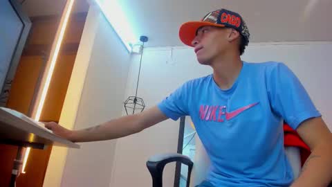 nick_nizzer online show from October 2025 01:21:02 PM