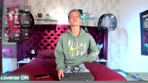 Nick  online show from November 2025 12:28:01 PM