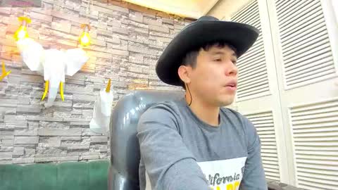 Snapshot of nickk_wolff chatting on November 2025 03:06:02 AM Nickk Wolff online show from November 2025 03:06:02 AM