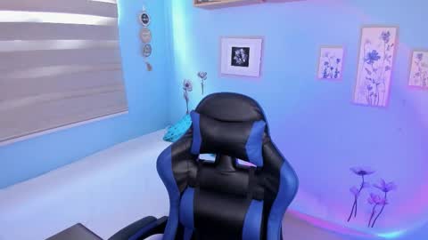 Snapshot of nicky_lucy_m chatting on October 2025 09:15:01 PM lucy online show from October 2025 09:15:01 PM