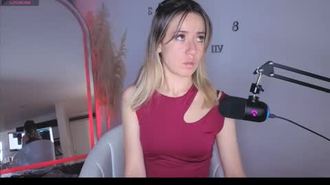 Nicky online show from November 2025 07:19:01 PM