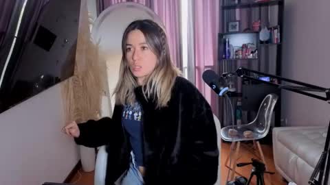 Nicky online show from February 2026 06:45:01 PM