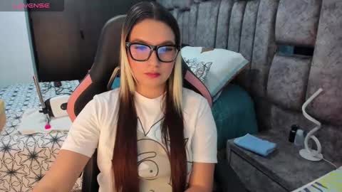 YuliEM online show from November 2025 06:52:01 PM