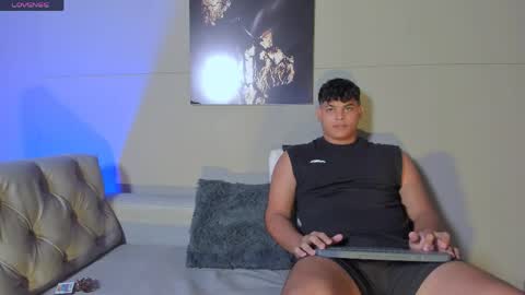 Snapshot of nicol_and_thiago_212 chatting on May 2026 11:31:02 PM nicol_and_thiago_212 online show from May 2026 11:31:02 PM