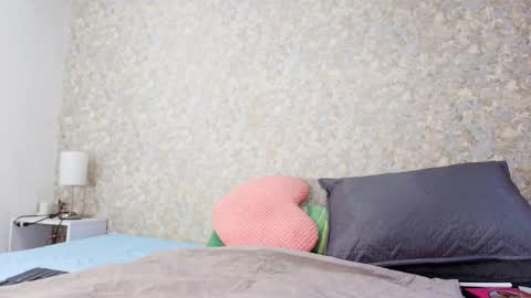 Nicol online show from October 2025 07:22:02 PM