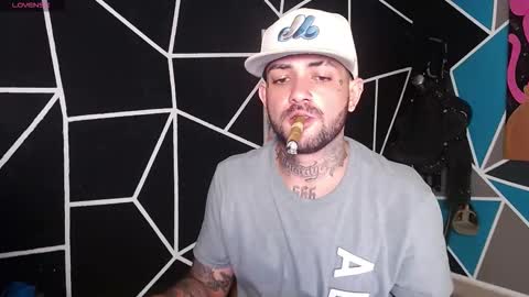 nicolas online show from November 2025 04:01:02 AM