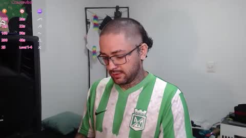 nicolas online show from December 2025 04:09:01 AM