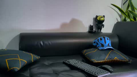 Nicolas online show from November 2025 12:57:02 AM