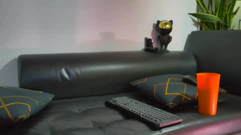 Nicolas online show from November 2025 04:29:01 PM