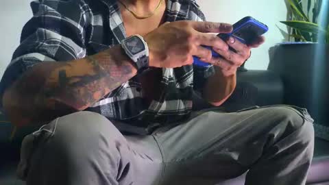 Nicolas online show from November 2025 03:49:01 AM