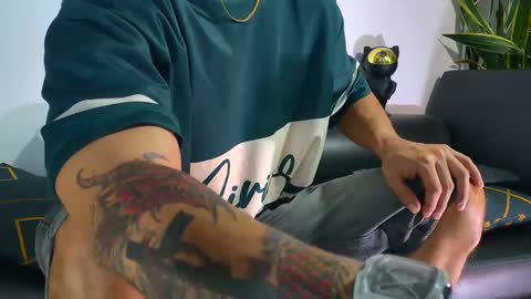 Nicolas online show from November 2025 07:58:01 PM