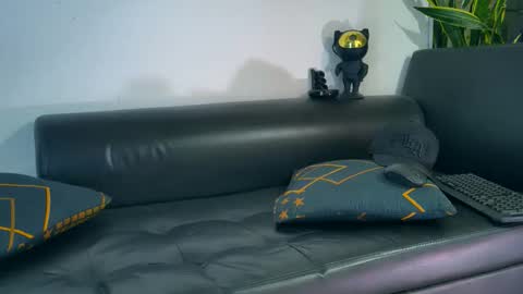 Nicolas online show from November 2025 03:01:02 PM