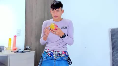 nicolastorres__ online show from November 2025 07:40:01 AM