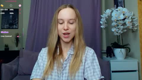 Nicoletta online show from April 2026 06:49:02 PM