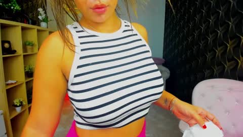 Snapshot of nicole___19 chatting on January 2025 01:37:02 AM Nico online show from January 2025 01:37:02 AM