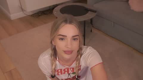 Nicole online show from July 2026 08:37:01 PM