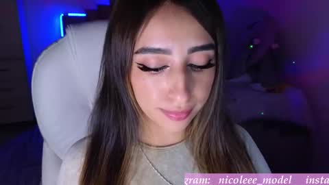 Nicole online show from November 2025 12:38:02 AM