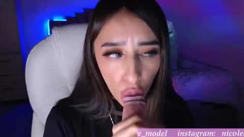 Nicole online show from December 2025 06:11:01 AM