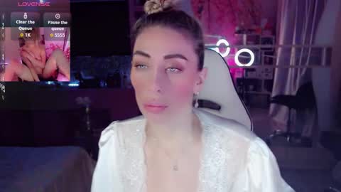 Nicole online show from December 2025 03:46:01 AM