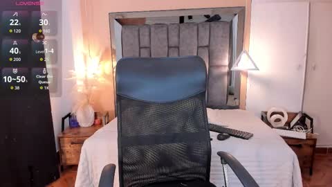 Snapshot of nicole_whitee chatting on September 2025 08:01:01 PM N A T A L I A online show from September 2025 08:01:01 PM