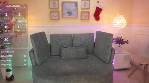 Nicole Crawft online show from December 2025 07:42:01 PM