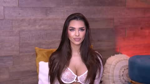 Nicole online show from November 2025 06:25:02 AM