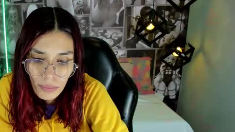 Snapshot of nicolee_angels chatting on February 2025 02:18:01 PM N i c o l e online show from February 2025 02:18:01 PM