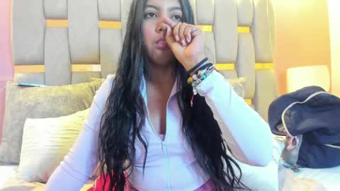 nicolee_fisherr online show from April 2026 06:18:02 AM