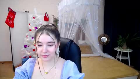 Snapshot of nicolefoxery chatting on December 2024 06:25:01 PM nicolefoxery online show from December 2024 06:25:01 PM