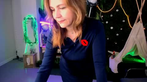 nicolehits online show from April 2026 01:18:01 PM