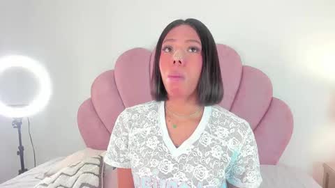 Snapshot of nicoleparadise_ chatting on November 2025 12:27:02 PM NICOLE online show from November 2025 12:27:02 PM