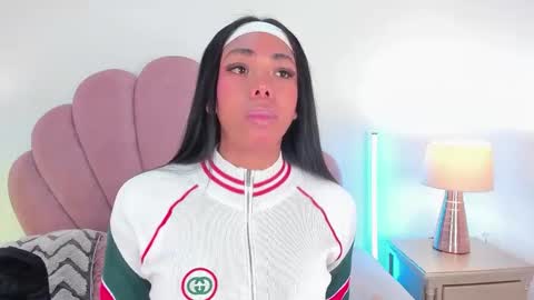 Snapshot of nicoleparadise_ chatting on December 2025 12:53:02 PM NICOLE online show from December 2025 12:53:02 PM