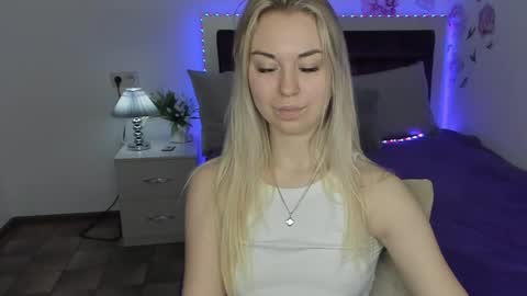 Snapshot of nicolestunning chatting on May 2026 06:33:01 AM NicoleStunning online show from May 2026 06:33:01 AM