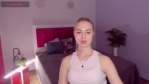Snapshot of nicolestunning chatting on May 2026 05:20:01 PM NicoleStunning online show from May 2026 05:20:01 PM