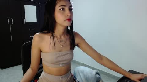 Nicole online show from April 2026 09:37:02 PM