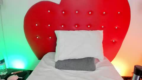 nicolette online show from November 2025 10:04:02 AM