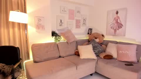 Nicolle online show from February 2025 03:39:02 AM