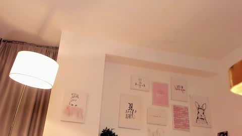 Nicolle online show from March 2025 02:09:02 AM