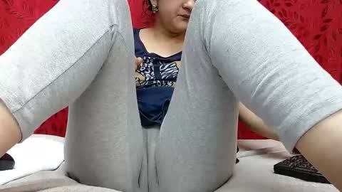 NICOLLE online show from November 2025 09:35:02 PM