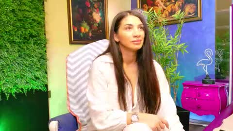 Nicolle online show from September 2025 10:18:01 AM