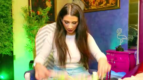 Nicolle online show from October 2025 05:32:02 PM