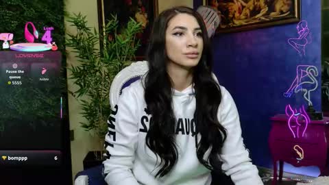 Nicolle online show from November 2025 10:51:01 AM