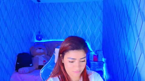 Nicolle Miley online show from November 2025 03:23:01 AM