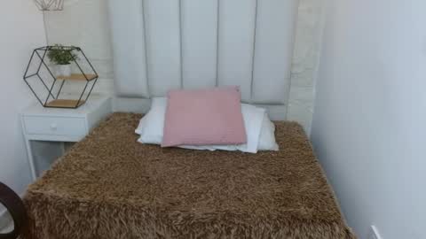 Nicollet online show from March 2026 03:33:01 AM