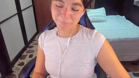 Snapshot of nicolross_ chatting on July 2026 11:29:01 PM NicolRoss online show from July 2026 11:29:01 PM