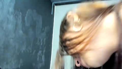 Nicol online show from December 2025 10:04:02 PM