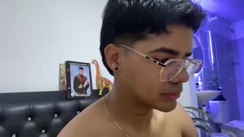 nicvelez22 online show from March 2026 10:36:01 PM